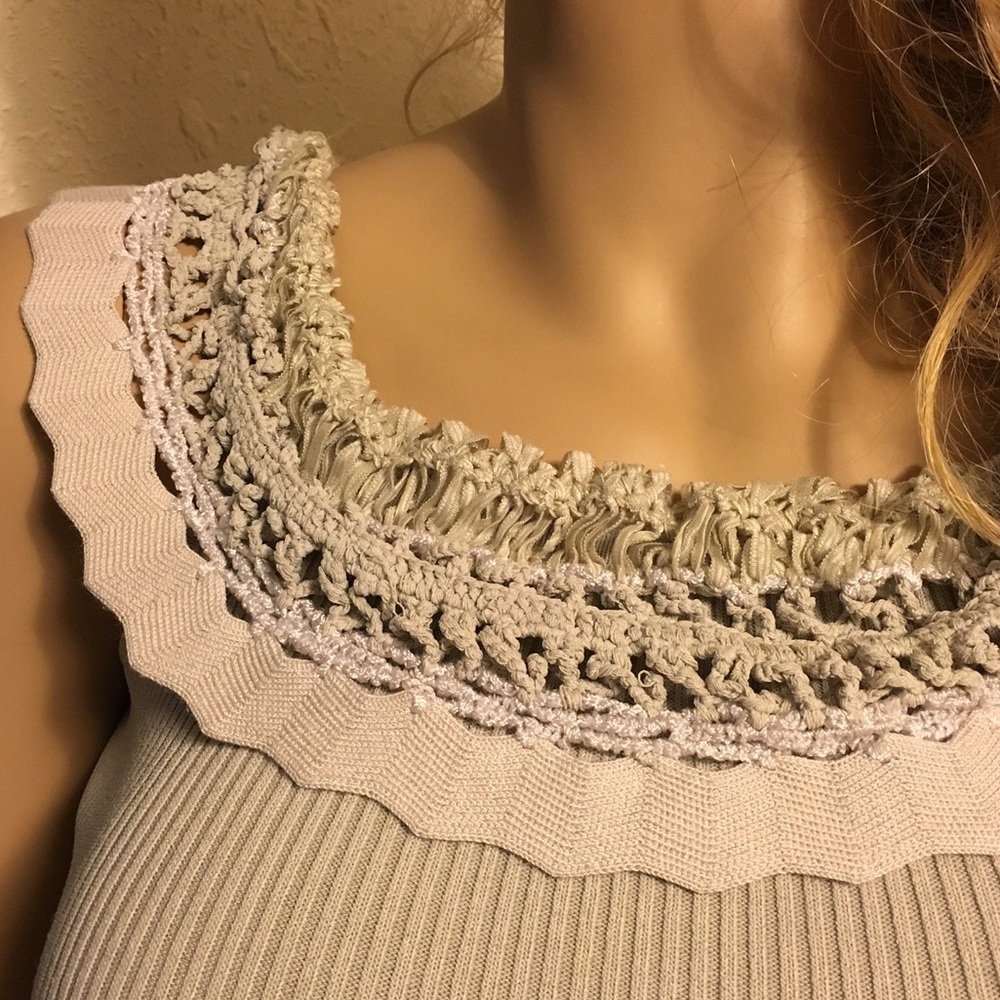 White House Black Market Cream Ruffle Knit Tank Top | Feminine Chic | Size S - Picture 4 of 4